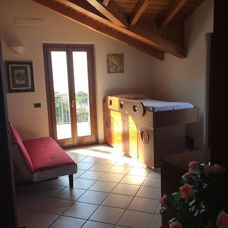 Ferienwohnung Apartment Laveno-Mombello Esterno foto